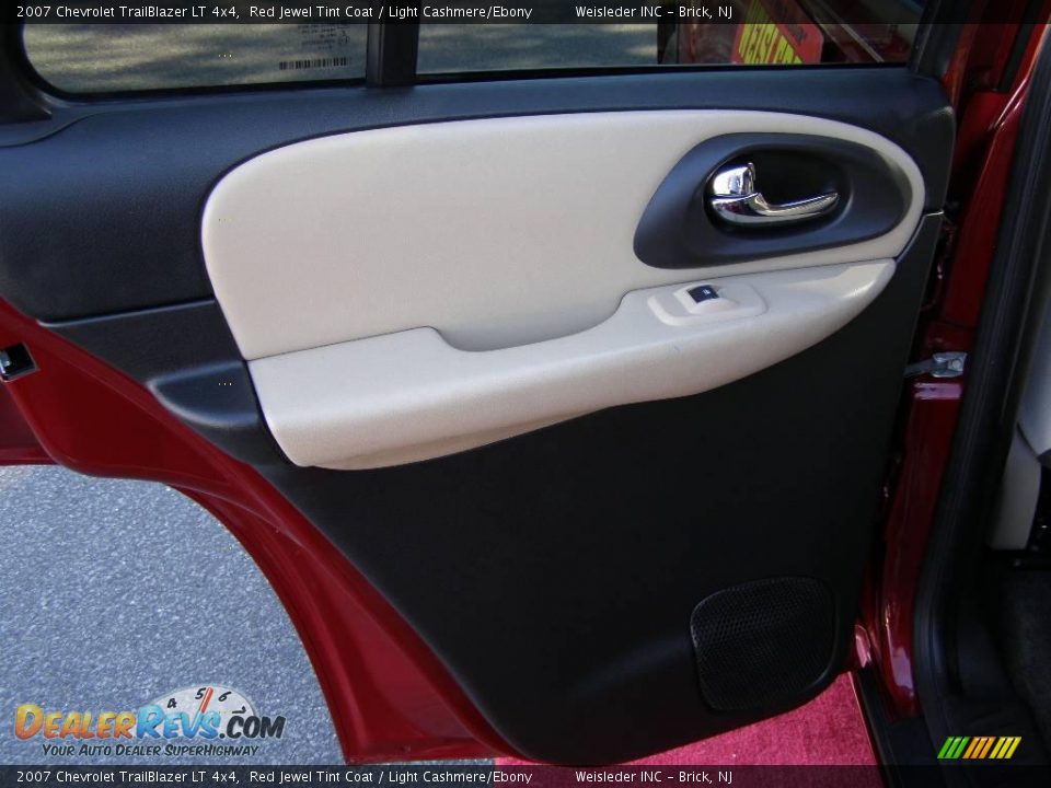 2007 Chevrolet TrailBlazer LT 4x4 Red Jewel Tint Coat / Light Cashmere/Ebony Photo #19