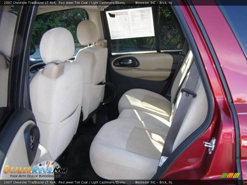 2007 Chevrolet TrailBlazer LT 4x4 Red Jewel Tint Coat / Light Cashmere/Ebony Photo #20