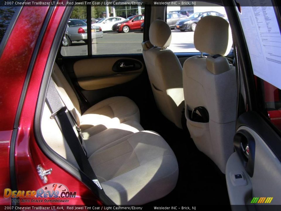 2007 Chevrolet TrailBlazer LT 4x4 Red Jewel Tint Coat / Light Cashmere/Ebony Photo #26