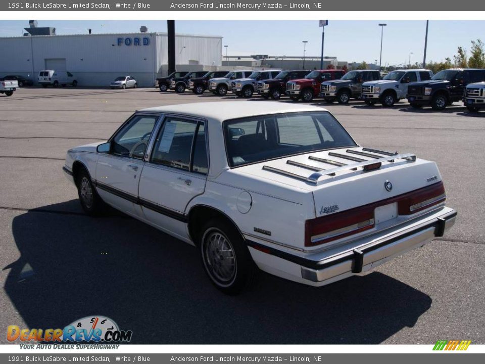 1991 Buick LeSabre Limited Sedan White / Blue Photo #7