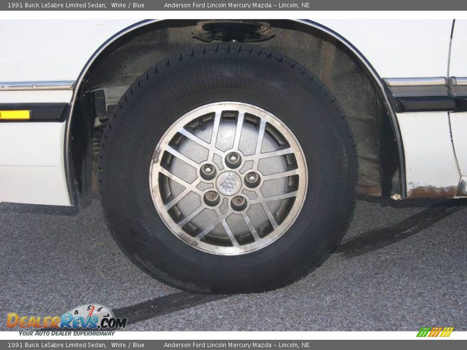 1991 Buick LeSabre Limited Sedan White / Blue Photo #12