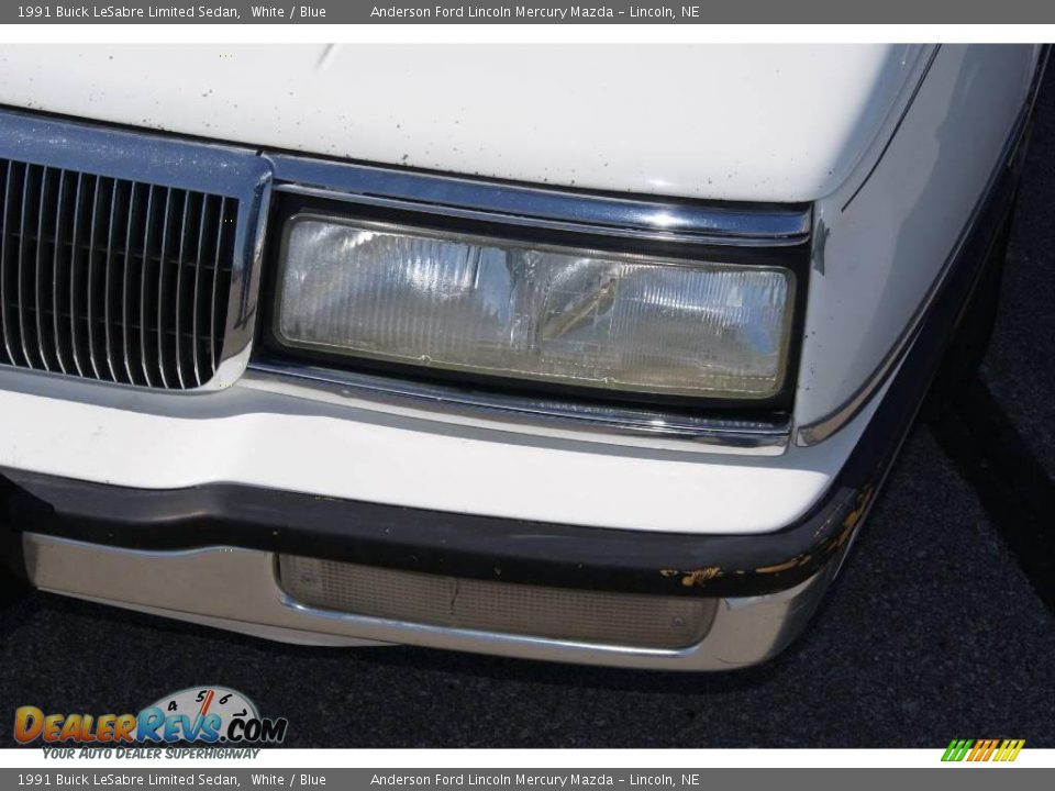 1991 Buick LeSabre Limited Sedan White / Blue Photo #14