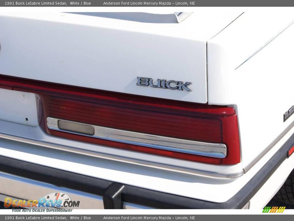 1991 Buick LeSabre Limited Sedan White / Blue Photo #20