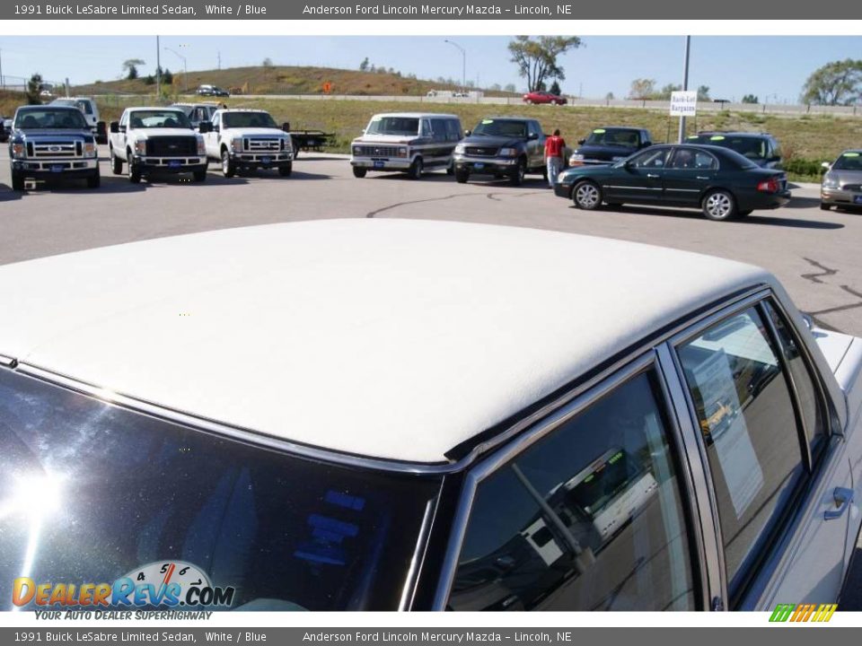 1991 Buick LeSabre Limited Sedan White / Blue Photo #24