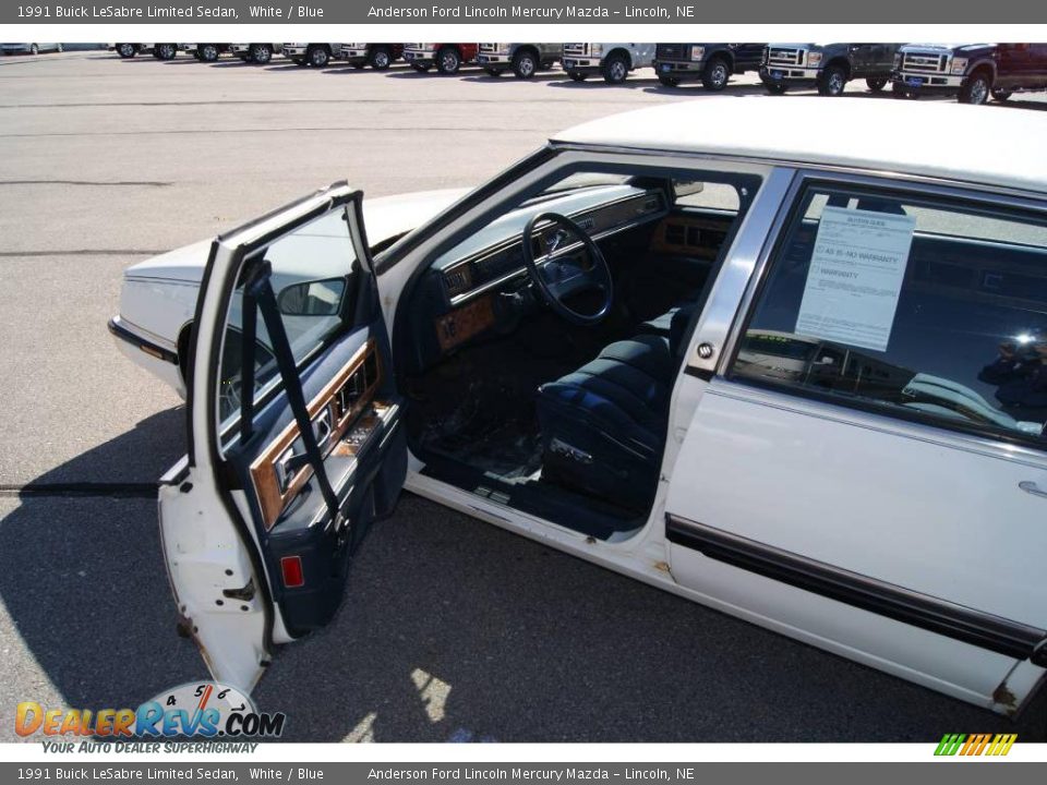 1991 Buick LeSabre Limited Sedan White / Blue Photo #25