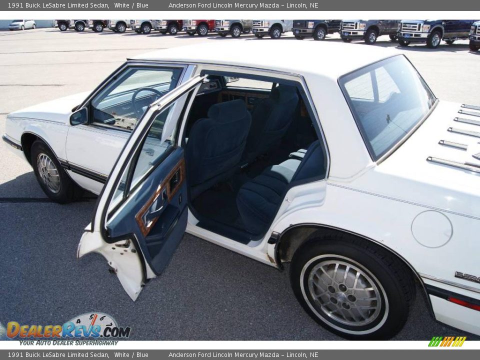 1991 Buick LeSabre Limited Sedan White / Blue Photo #26