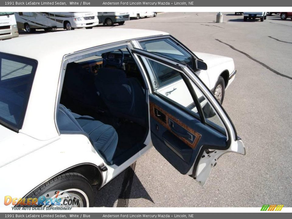 1991 Buick LeSabre Limited Sedan White / Blue Photo #27