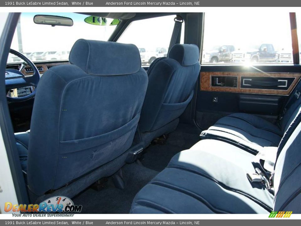 1991 Buick LeSabre Limited Sedan White / Blue Photo #32