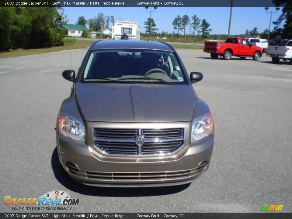 2007 Dodge Caliber SXT Light Khaki Metallic / Pastel Pebble Beige Photo #2