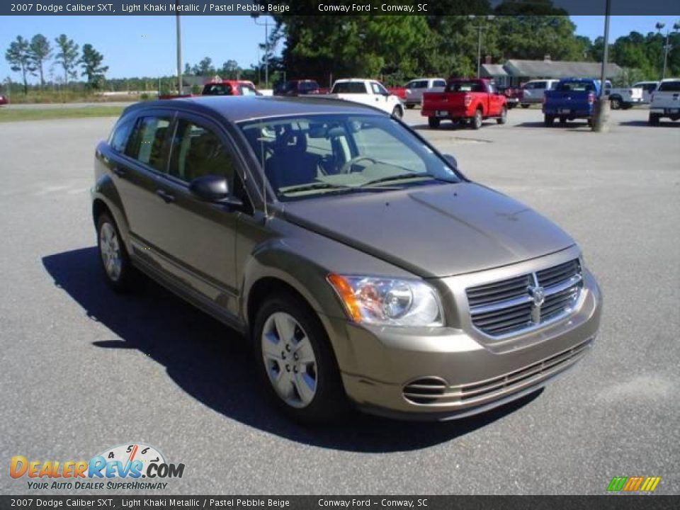 2007 Dodge Caliber SXT Light Khaki Metallic / Pastel Pebble Beige Photo #3