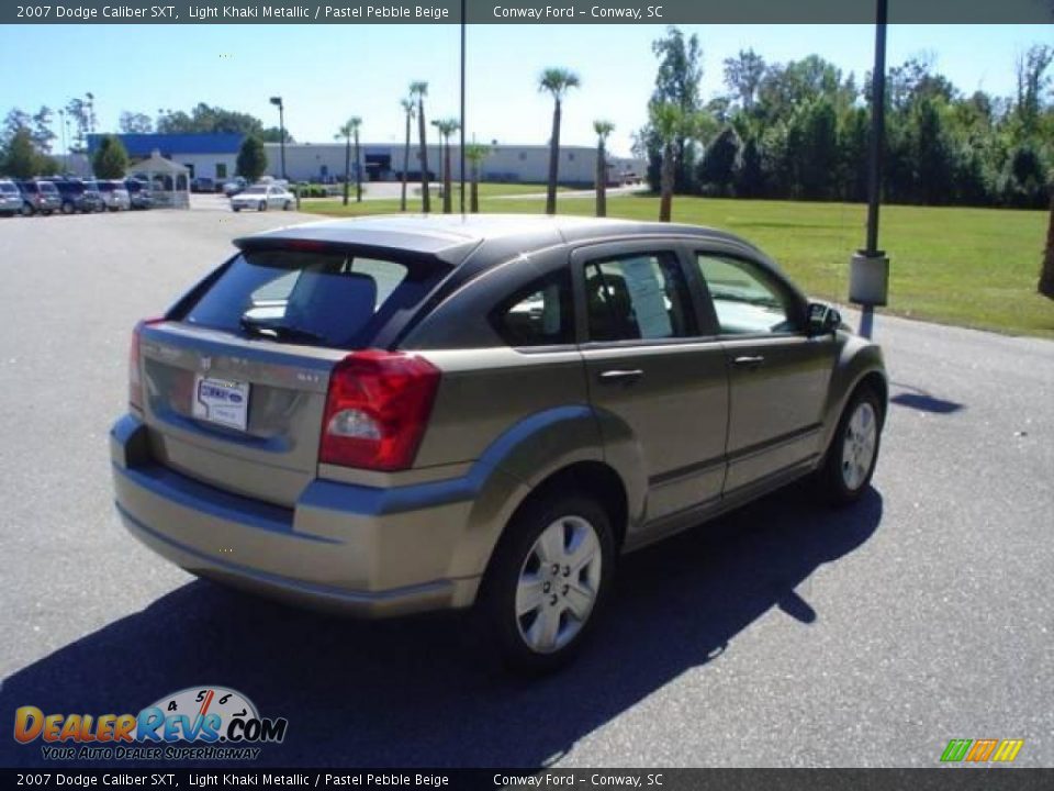 2007 Dodge Caliber SXT Light Khaki Metallic / Pastel Pebble Beige Photo #5
