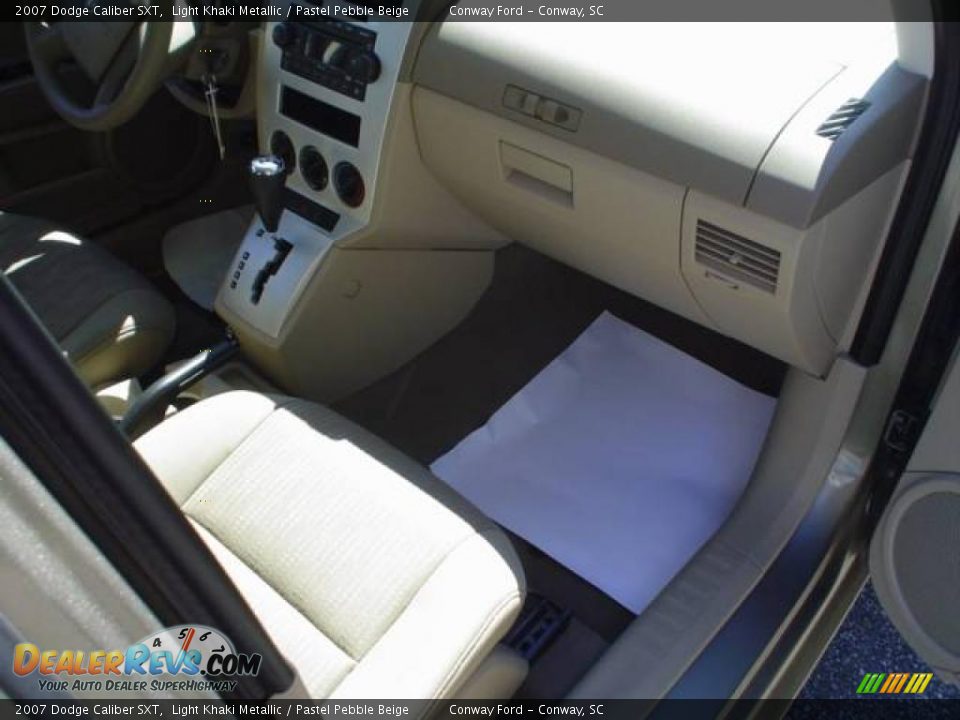 2007 Dodge Caliber SXT Light Khaki Metallic / Pastel Pebble Beige Photo #17