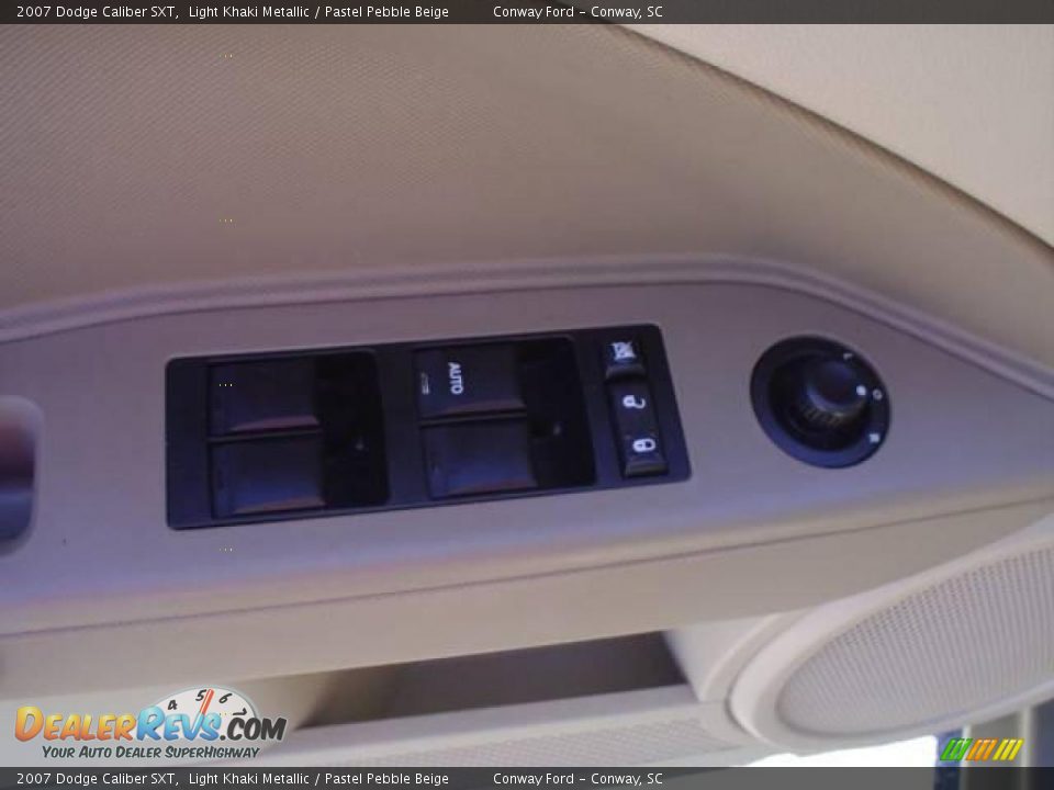 2007 Dodge Caliber SXT Light Khaki Metallic / Pastel Pebble Beige Photo #21