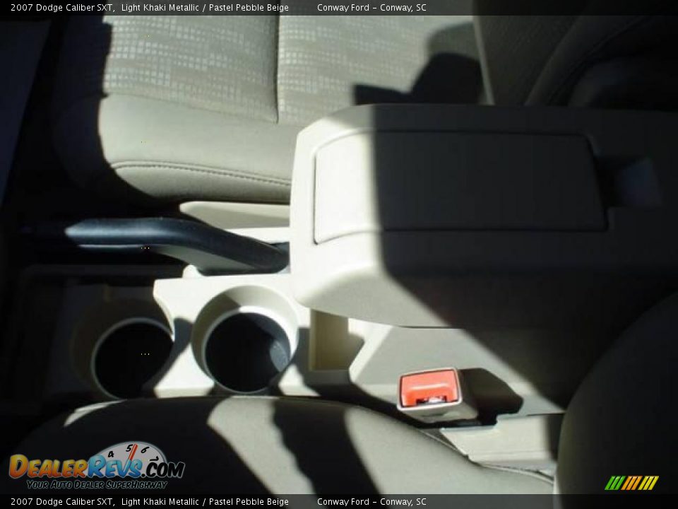 2007 Dodge Caliber SXT Light Khaki Metallic / Pastel Pebble Beige Photo #23