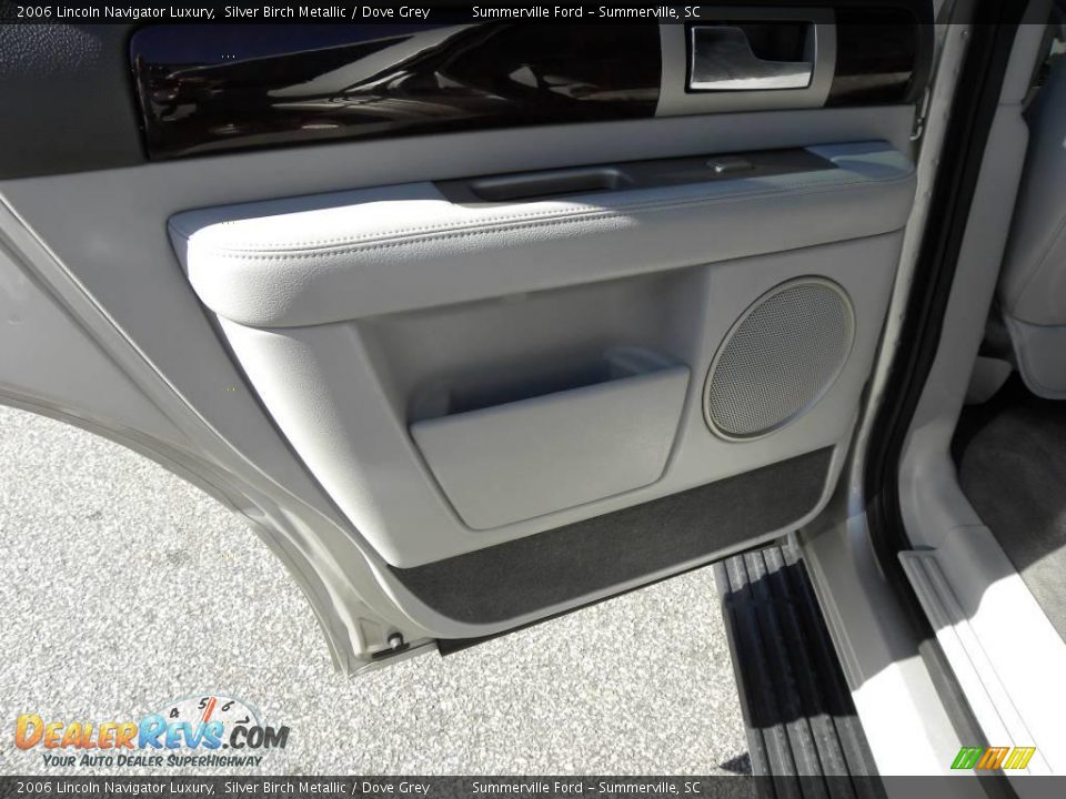2006 Lincoln Navigator Luxury Silver Birch Metallic / Dove Grey Photo #6