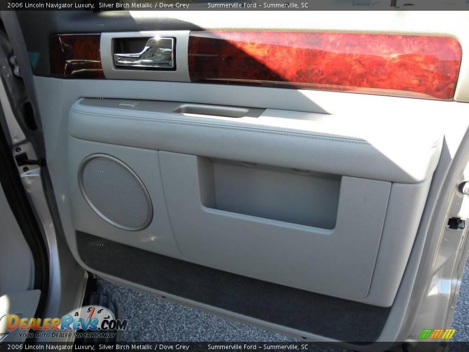 2006 Lincoln Navigator Luxury Silver Birch Metallic / Dove Grey Photo #9