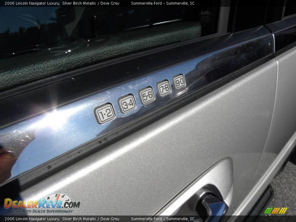 2006 Lincoln Navigator Luxury Silver Birch Metallic / Dove Grey Photo #16