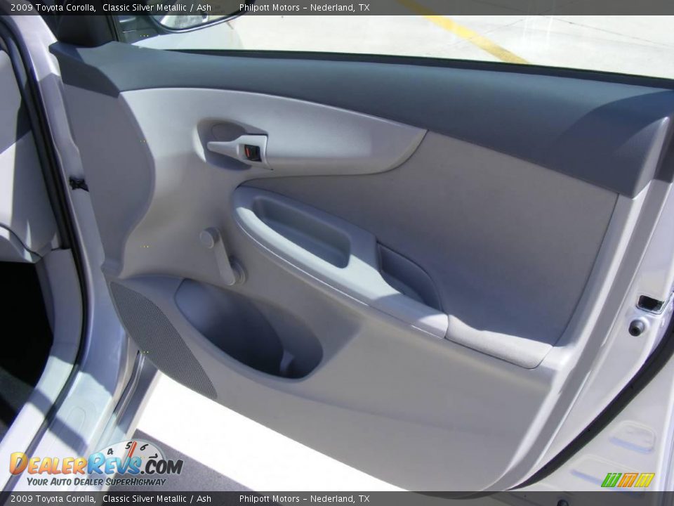 2009 Toyota Corolla Classic Silver Metallic / Ash Photo #23