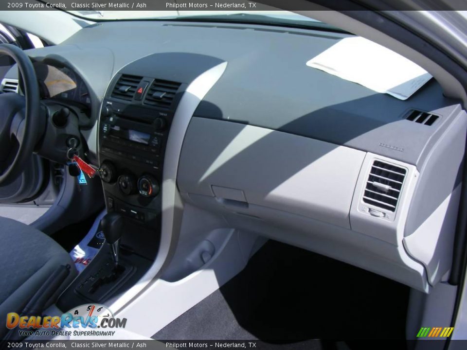 2009 Toyota Corolla Classic Silver Metallic / Ash Photo #24