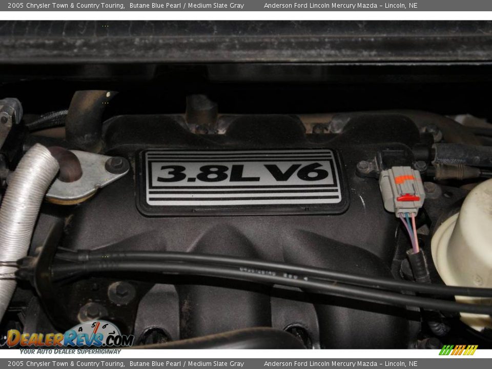 2005 Chrysler Town & Country Touring Butane Blue Pearl / Medium Slate Gray Photo #11