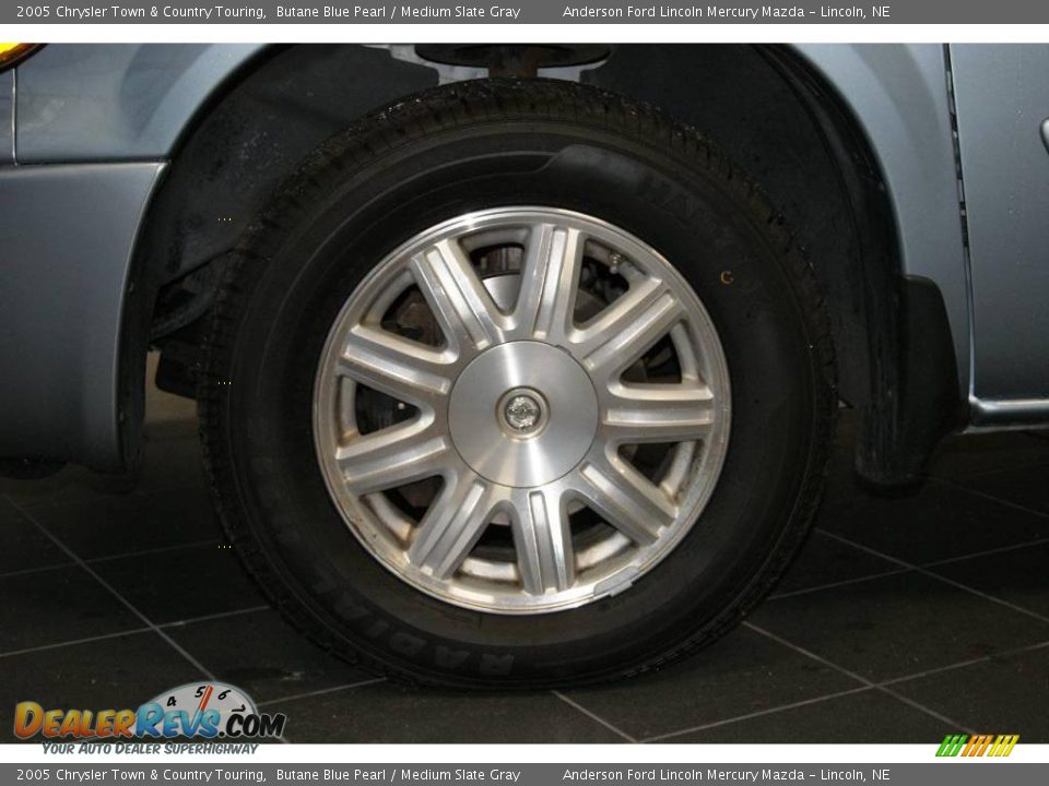 2005 Chrysler Town & Country Touring Butane Blue Pearl / Medium Slate Gray Photo #12