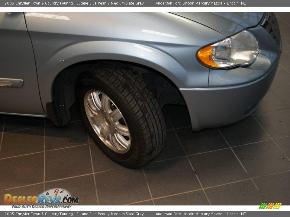 2005 Chrysler Town & Country Touring Butane Blue Pearl / Medium Slate Gray Photo #13