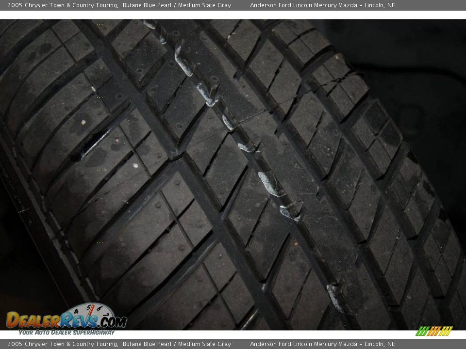 2005 Chrysler Town & Country Touring Butane Blue Pearl / Medium Slate Gray Photo #14