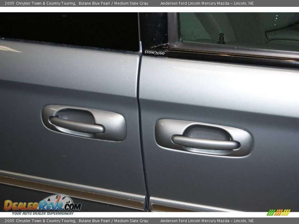 2005 Chrysler Town & Country Touring Butane Blue Pearl / Medium Slate Gray Photo #17