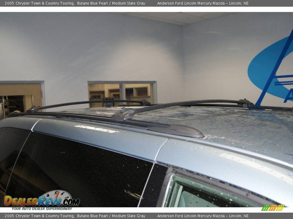 2005 Chrysler Town & Country Touring Butane Blue Pearl / Medium Slate Gray Photo #18