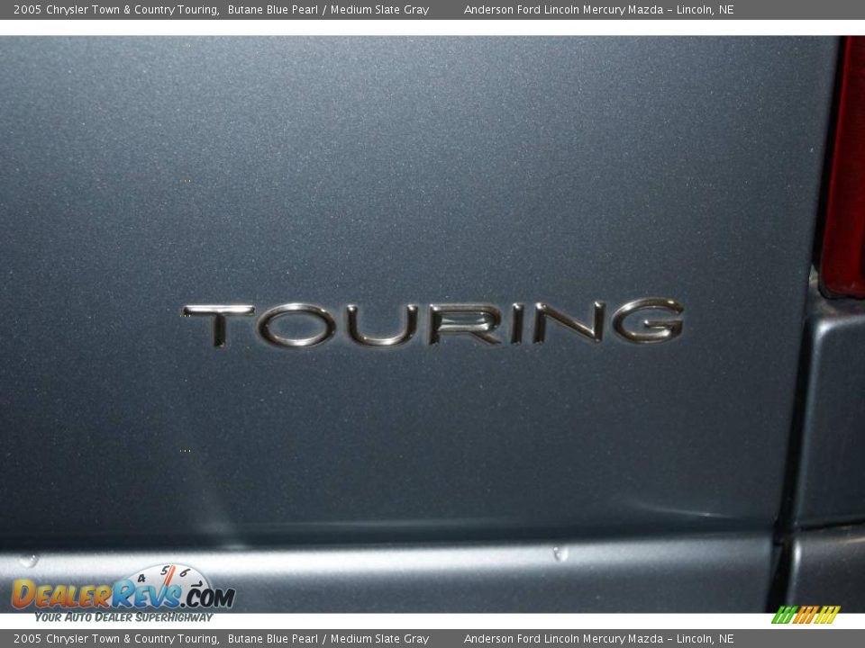 2005 Chrysler Town & Country Touring Butane Blue Pearl / Medium Slate Gray Photo #20