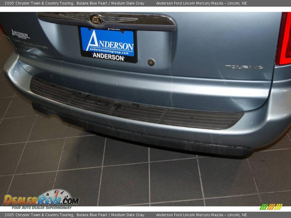 2005 Chrysler Town & Country Touring Butane Blue Pearl / Medium Slate Gray Photo #21