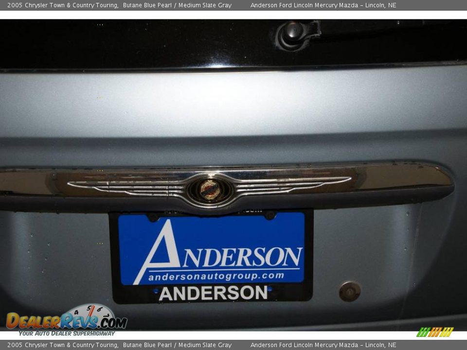 2005 Chrysler Town & Country Touring Butane Blue Pearl / Medium Slate Gray Photo #22