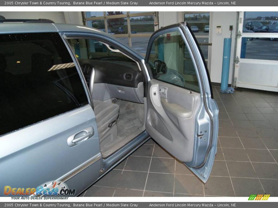 2005 Chrysler Town & Country Touring Butane Blue Pearl / Medium Slate Gray Photo #28