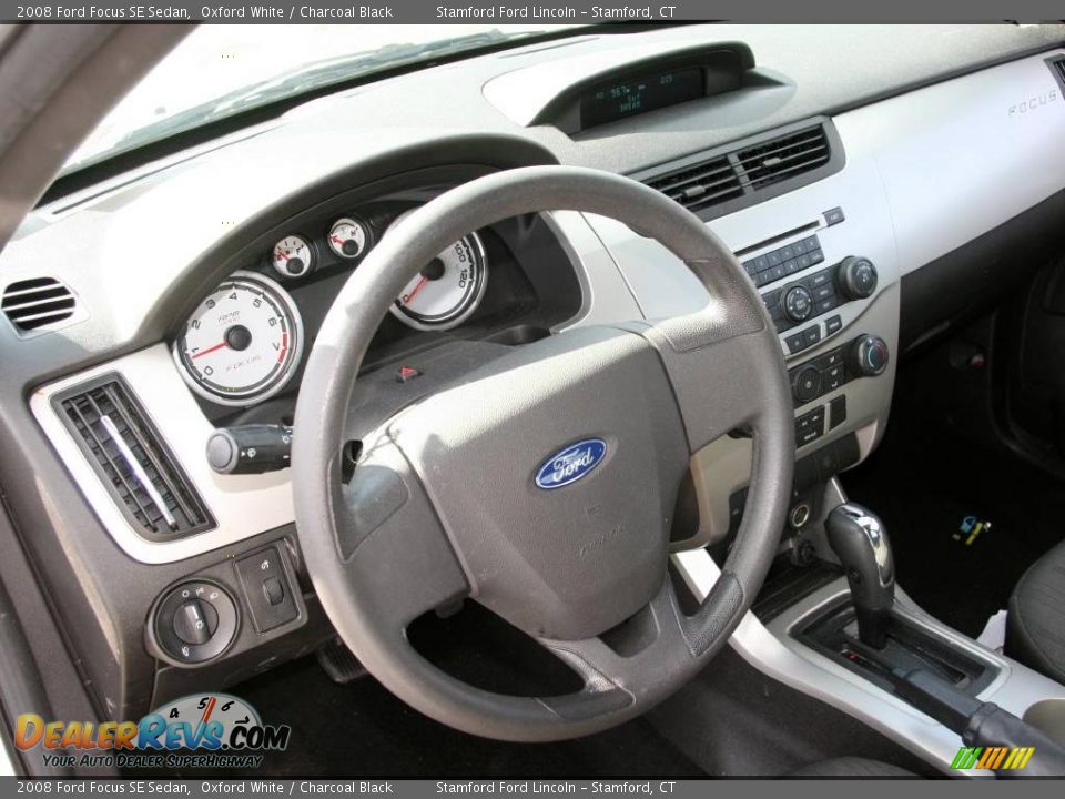 2008 Ford Focus SE Sedan Oxford White / Charcoal Black Photo #10