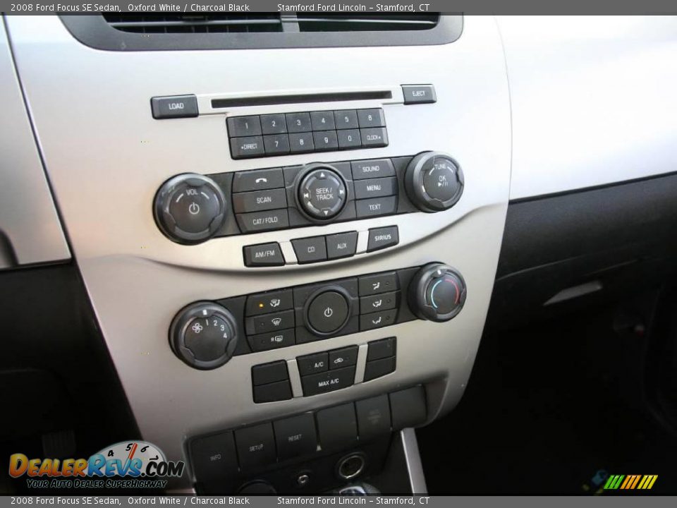 2008 Ford Focus SE Sedan Oxford White / Charcoal Black Photo #13
