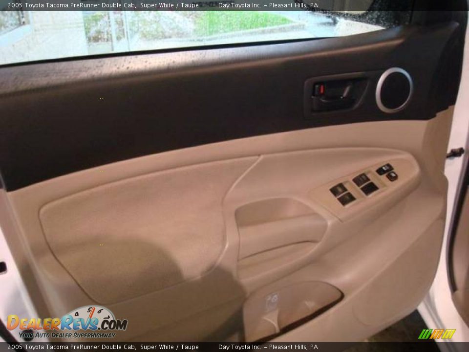 2005 Toyota Tacoma PreRunner Double Cab Super White / Taupe Photo #11