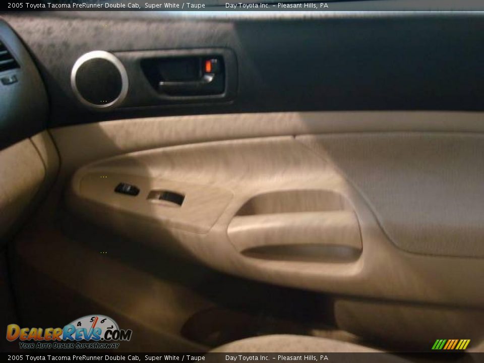 2005 Toyota Tacoma PreRunner Double Cab Super White / Taupe Photo #12