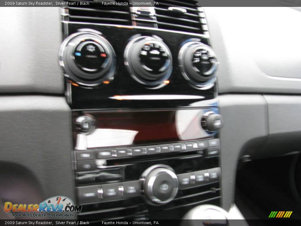 2009 Saturn Sky Roadster Silver Pearl / Black Photo #16