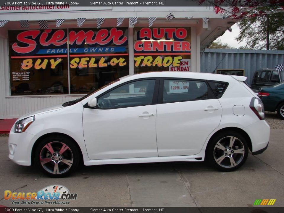 2009 Pontiac Vibe GT Ultra White / Ebony Photo #1