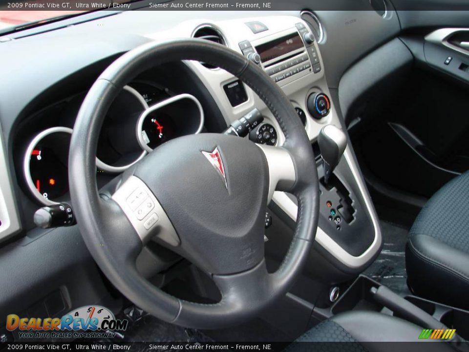 2009 Pontiac Vibe GT Ultra White / Ebony Photo #2