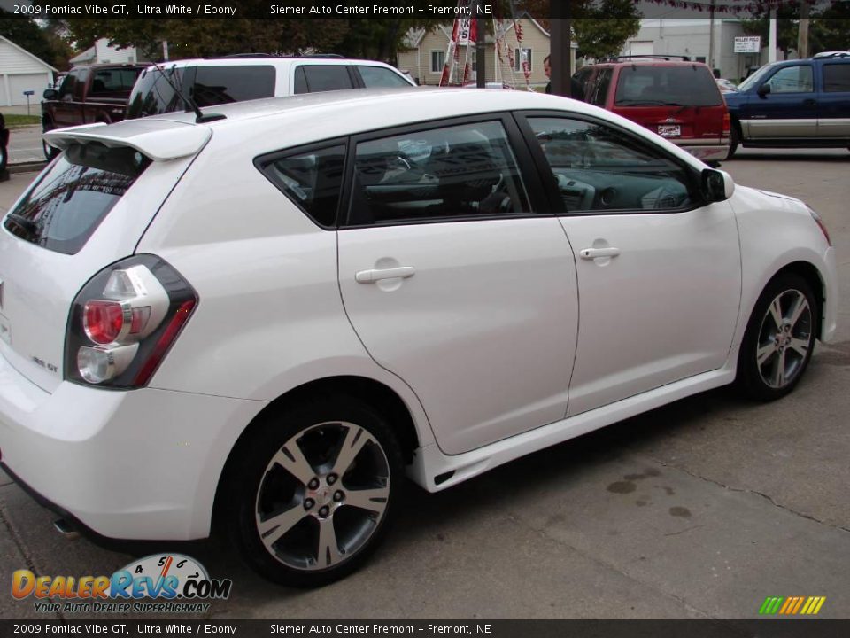2009 Pontiac Vibe GT Ultra White / Ebony Photo #3