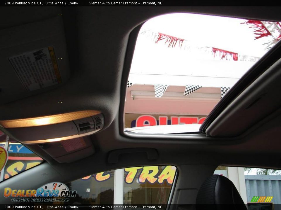 2009 Pontiac Vibe GT Ultra White / Ebony Photo #6