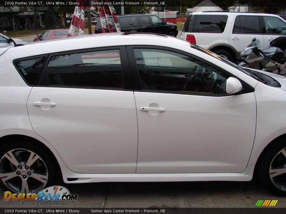 2009 Pontiac Vibe GT Ultra White / Ebony Photo #10