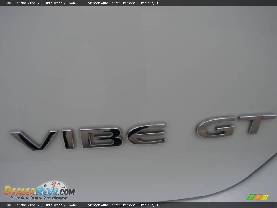 2009 Pontiac Vibe GT Ultra White / Ebony Photo #11