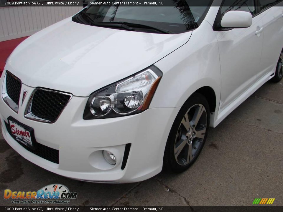 2009 Pontiac Vibe GT Ultra White / Ebony Photo #13