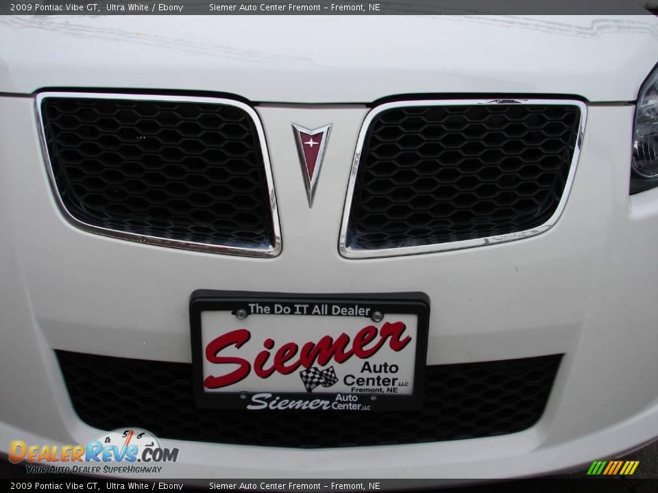 2009 Pontiac Vibe GT Ultra White / Ebony Photo #14