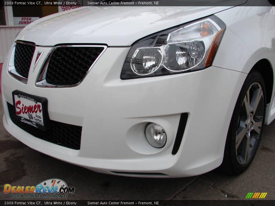 2009 Pontiac Vibe GT Ultra White / Ebony Photo #15