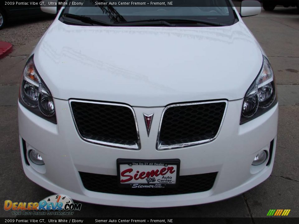 2009 Pontiac Vibe GT Ultra White / Ebony Photo #20