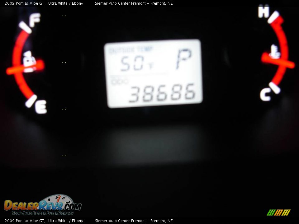 2009 Pontiac Vibe GT Ultra White / Ebony Photo #21