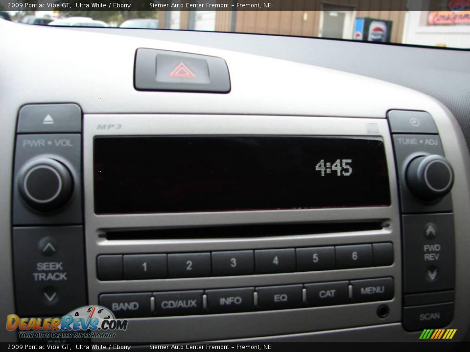 2009 Pontiac Vibe GT Ultra White / Ebony Photo #27